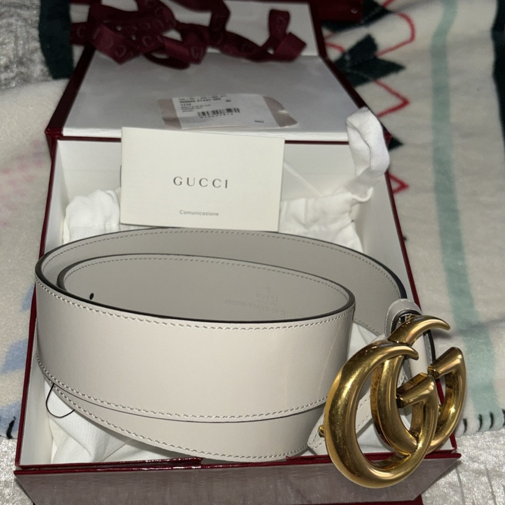 Gucci Taupe Leather Belt with Gold GG Buckle - Picture 4 of 7